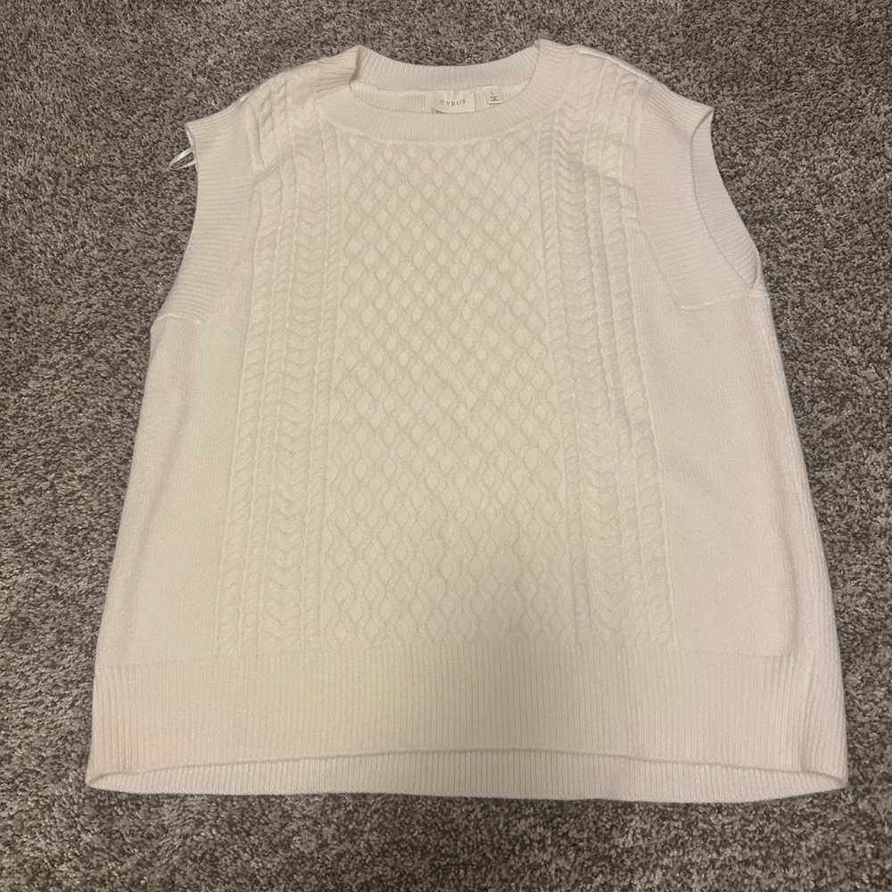 Cyrus White Sleeveless Knit Blouse